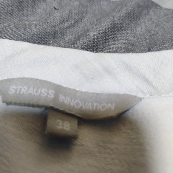 Elegant Women's White and Gray Striped Tank Top - Picture 2 of 7